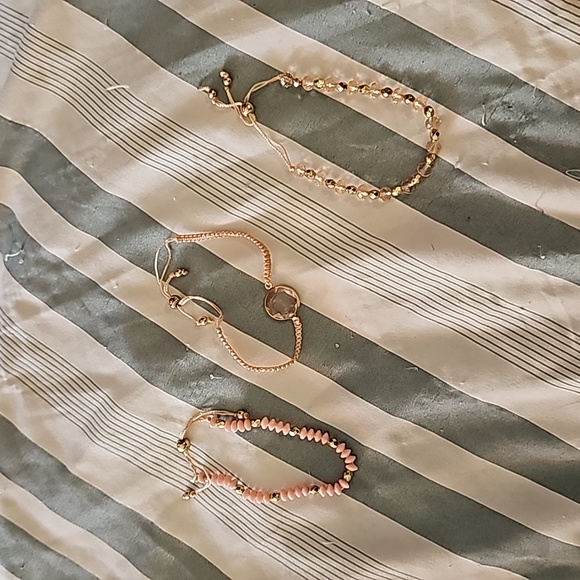 Avon Lovely Bracelet Set Light Pink - Picture 3 of 8